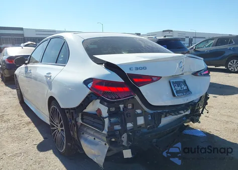 2024 Mercedes-Benz C 300 z USA, uszkodzony, nr VIN W1KAF4GB2RR234737